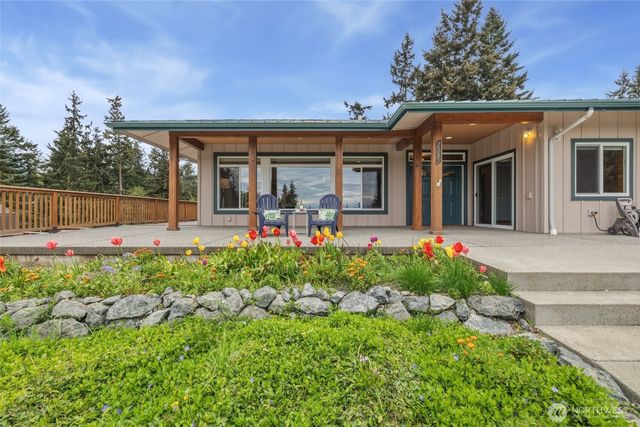 2385 Lake Forest Drive, Oak Harbor, WA 98277