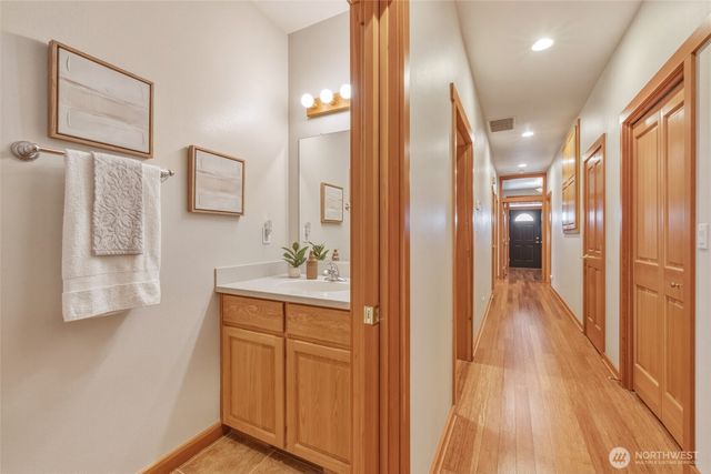 2385 Lake Forest Drive, Oak Harbor, WA 98277
