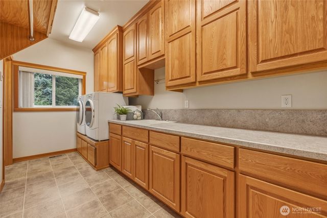2385 Lake Forest Drive, Oak Harbor, WA 98277