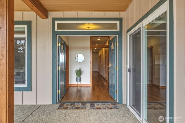2385 Lake Forest Drive, Oak Harbor, WA 98277