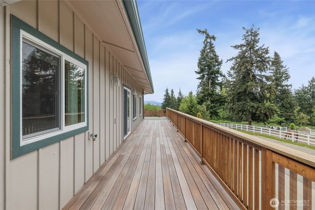 2385 Lake Forest Drive, Oak Harbor, WA 98277
