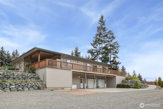2385 Lake Forest Drive, Oak Harbor, WA 98277
