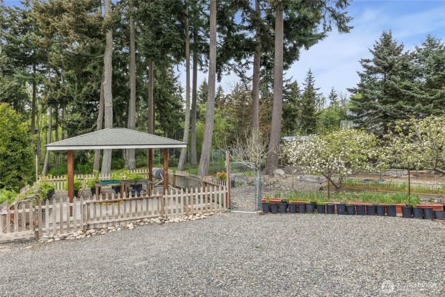 2385 Lake Forest Drive, Oak Harbor, WA 98277