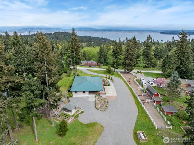 2385 Lake Forest Drive, Oak Harbor, WA 98277