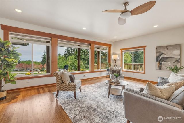 2385 Lake Forest Drive, Oak Harbor, WA 98277