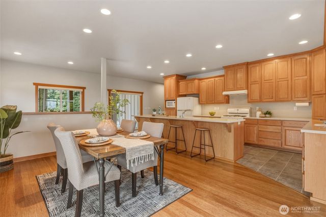 2385 Lake Forest Drive, Oak Harbor, WA 98277
