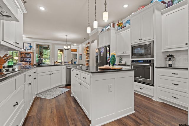 22571 Lake Jackson Drive, Lindale, TX 75771