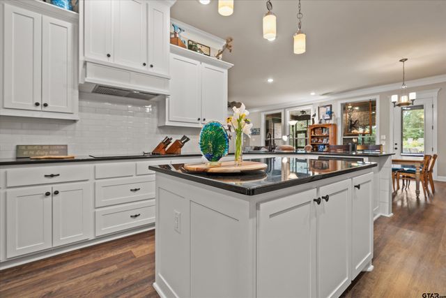 22571 Lake Jackson Drive, Lindale, TX 75771