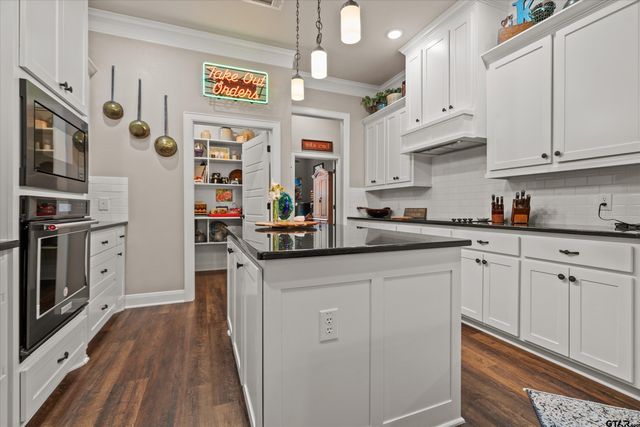 22571 Lake Jackson Drive, Lindale, TX 75771