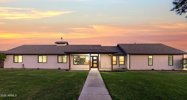 8663 E WINNSTON Circle, Mesa, AZ 85212