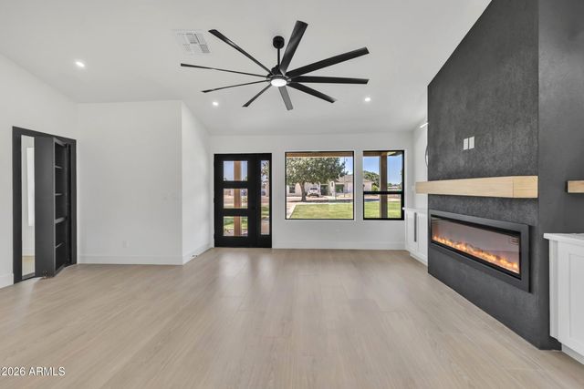 8663 E WINNSTON Circle, Mesa, AZ 85212