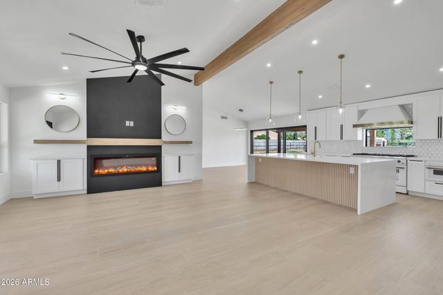 8663 E WINNSTON Circle, Mesa, AZ 85212
