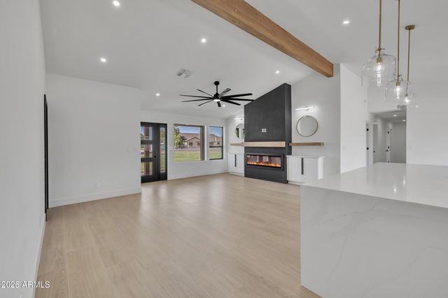 8663 E WINNSTON Circle, Mesa, AZ 85212