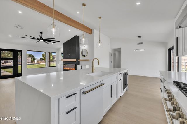 8663 E WINNSTON Circle, Mesa, AZ 85212