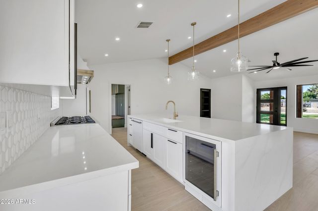 8663 E WINNSTON Circle, Mesa, AZ 85212