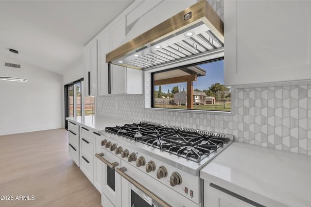 8663 E WINNSTON Circle, Mesa, AZ 85212