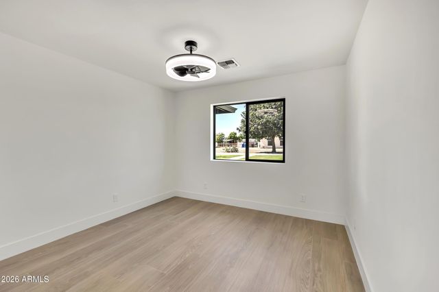 8663 E WINNSTON Circle, Mesa, AZ 85212