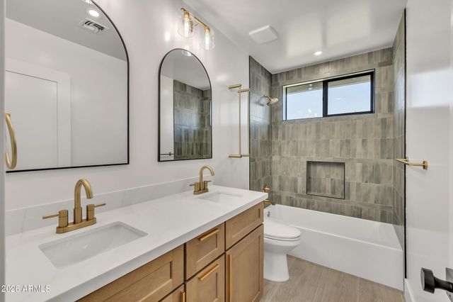 8663 E WINNSTON Circle, Mesa, AZ 85212