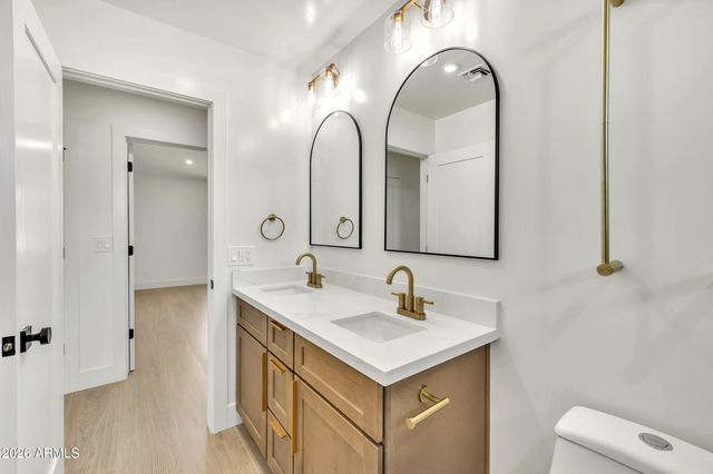 8663 E WINNSTON Circle, Mesa, AZ 85212