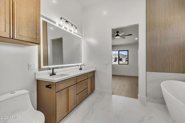 8663 E WINNSTON Circle, Mesa, AZ 85212