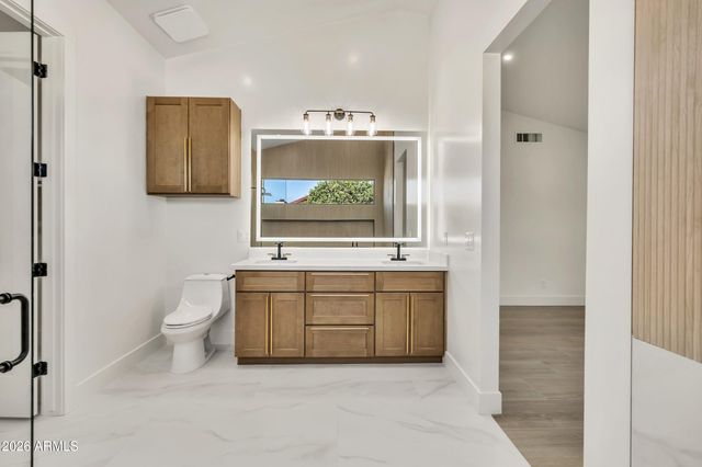 8663 E WINNSTON Circle, Mesa, AZ 85212