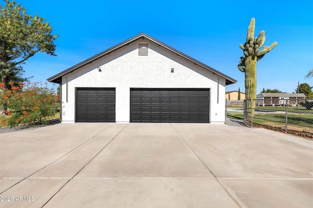 8663 E WINNSTON Circle, Mesa, AZ 85212