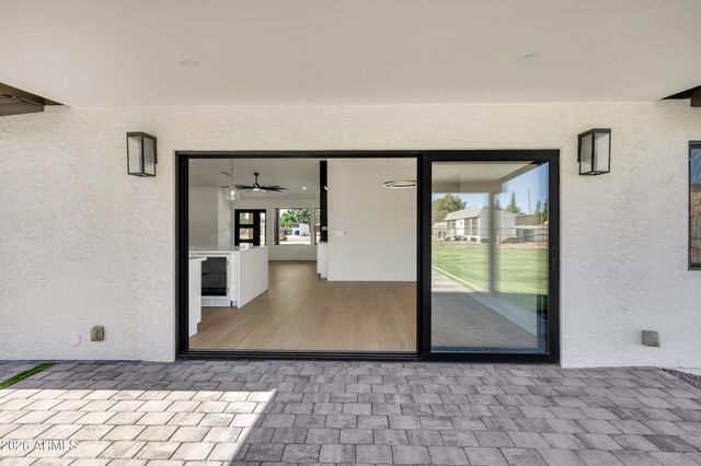 8663 E WINNSTON Circle, Mesa, AZ 85212