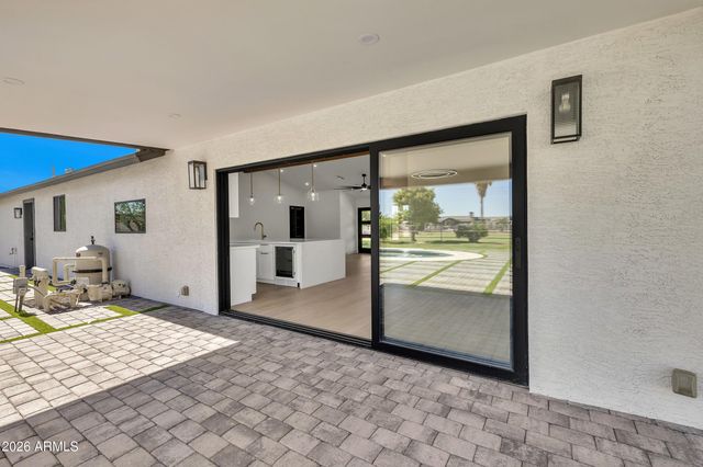 8663 E WINNSTON Circle, Mesa, AZ 85212