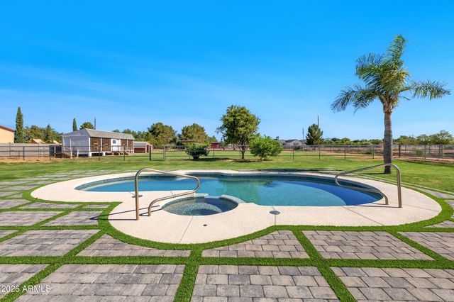 8663 E WINNSTON Circle, Mesa, AZ 85212