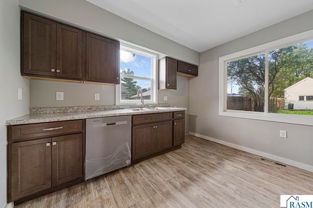 322 E Vine Street, Mankato, MN 56001