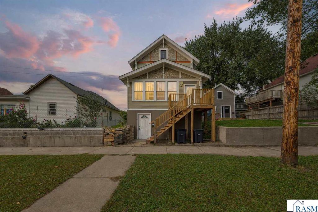 322 E Vine Street, Mankato, MN 56001