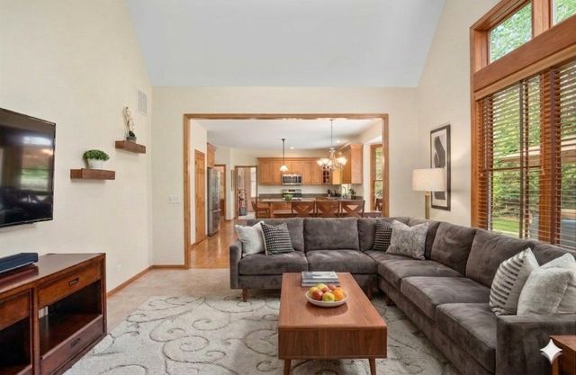 9 N Daniels Drive, Batavia, IL 60510