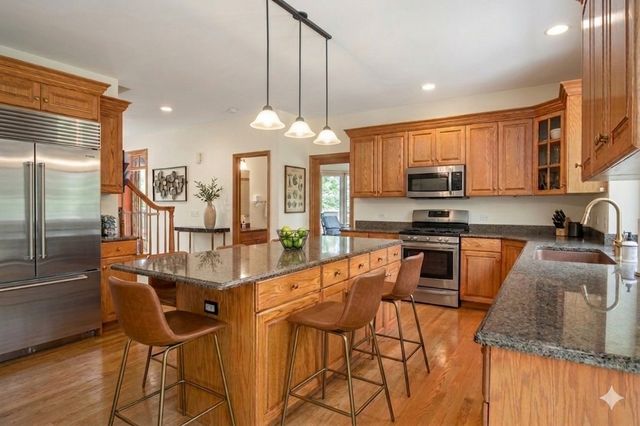 9 N Daniels Drive, Batavia, IL 60510