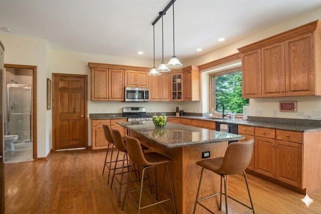 9 N Daniels Drive, Batavia, IL 60510