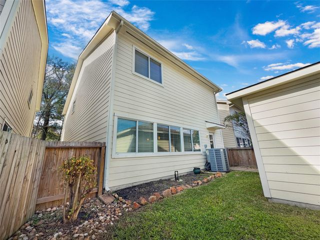 26852 Manor Crest Court, Kingwood, TX 77339