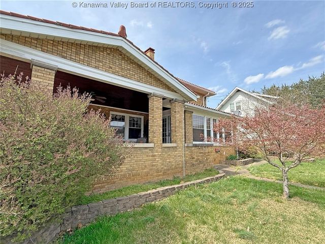802 Maple Road, Charleston, WV 25302