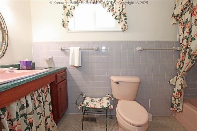 802 Maple Road, Charleston, WV 25302