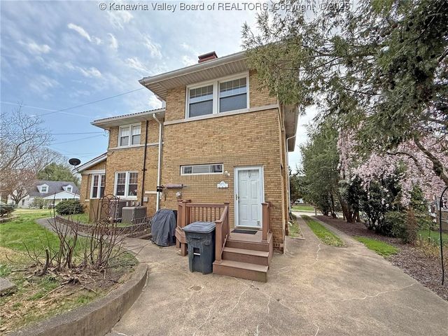 802 Maple Road, Charleston, WV 25302