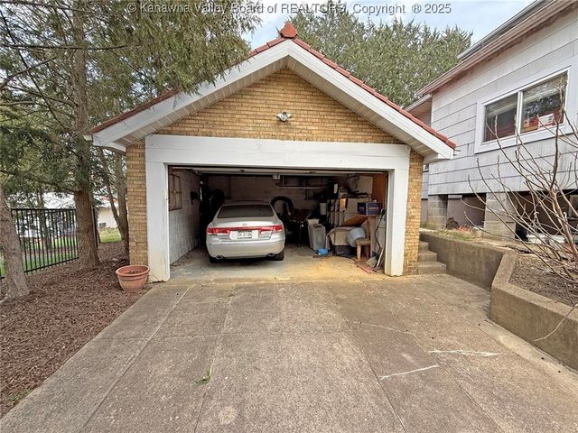 802 Maple Road, Charleston, WV 25302