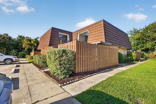 5612 SE Riverboat Drive 104, Stuart, FL 34997