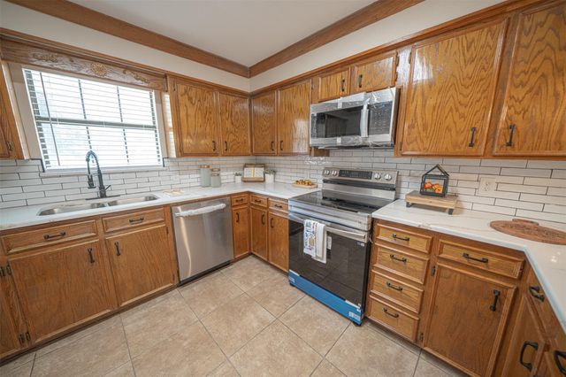 309 Camelot Circle, Lufkin, TX 75904