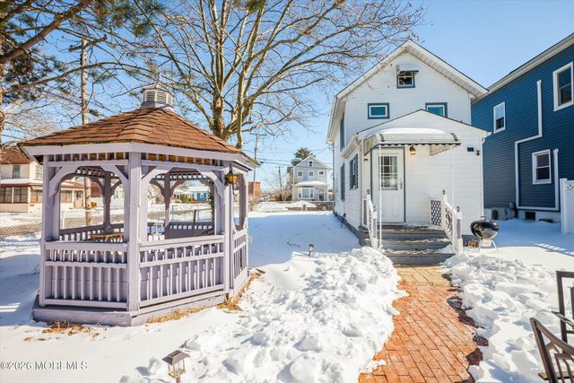 2 Chingarora Avenue, Keyport, NJ 07735