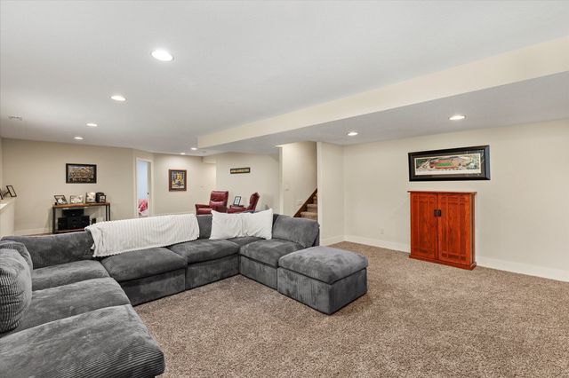 7343 Dusk Drive, Johnston, IA 50131