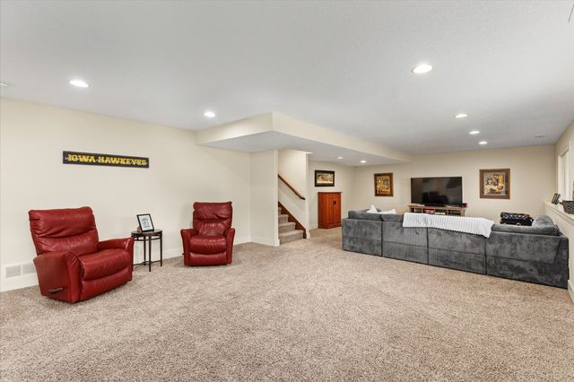7343 Dusk Drive, Johnston, IA 50131