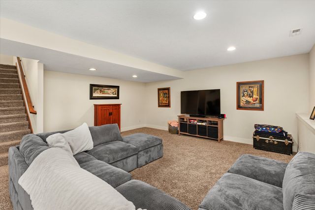 7343 Dusk Drive, Johnston, IA 50131