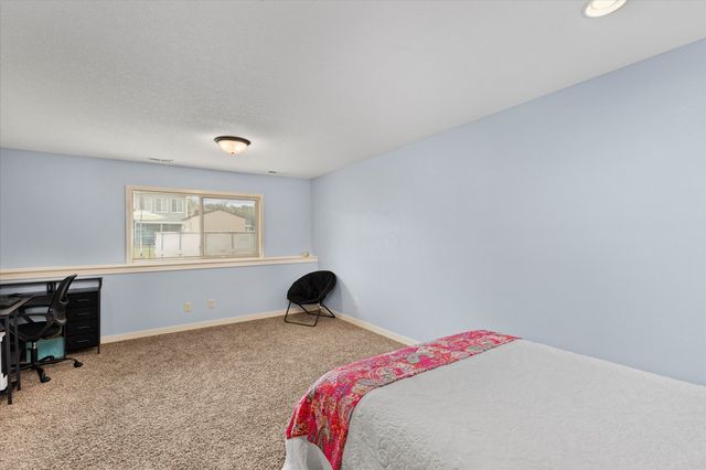 7343 Dusk Drive, Johnston, IA 50131