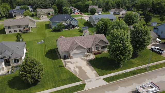 7343 Dusk Drive, Johnston, IA 50131