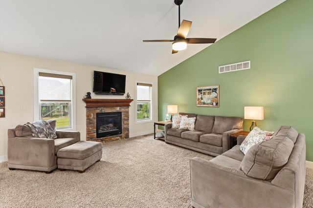 7343 Dusk Drive, Johnston, IA 50131