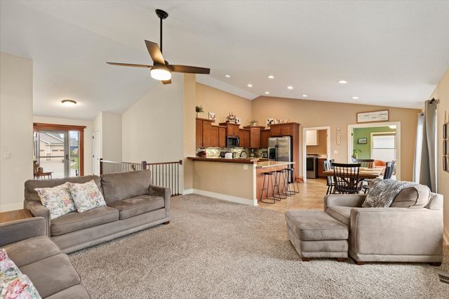 7343 Dusk Drive, Johnston, IA 50131