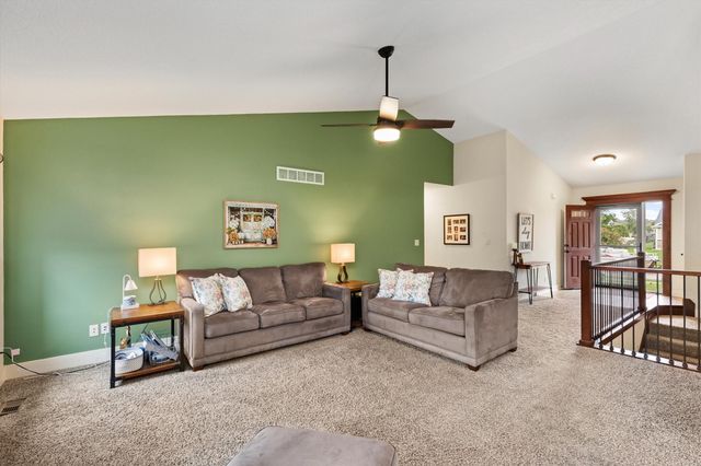 7343 Dusk Drive, Johnston, IA 50131